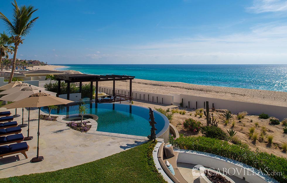 Luxury beachfront vacation rentals in Cabo San Lucas Mexico